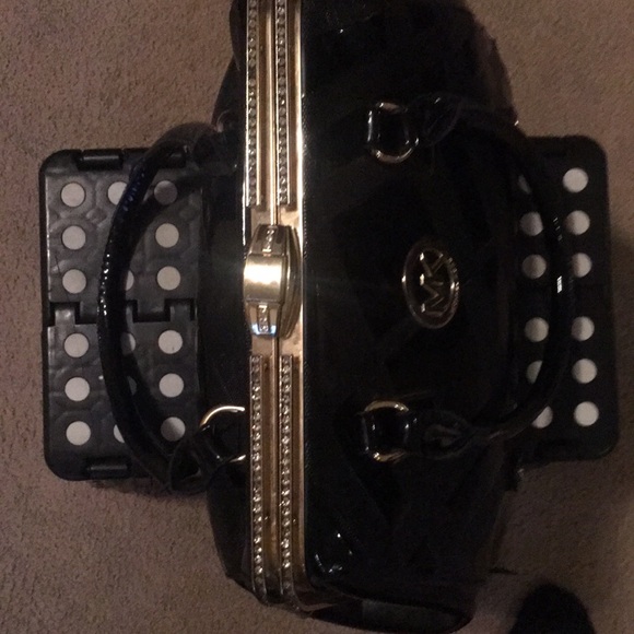 MK purse - Picture 3 of 4